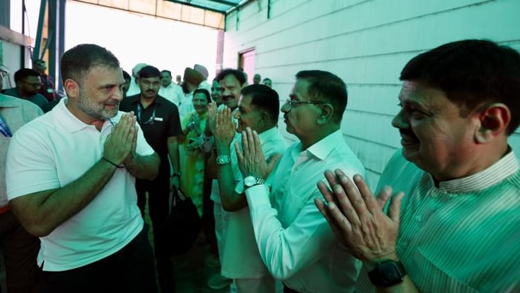 Rahul Gandhi Visit: अमृतसर पहुंचे राहुल गांधी, अजनाला और रमदास में बाढ़ पीड़ितों से की मुलाकात